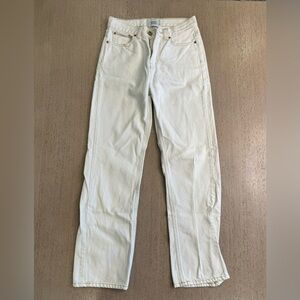 💕 NWOT Women's BDG cream cowboy jeans in size 26